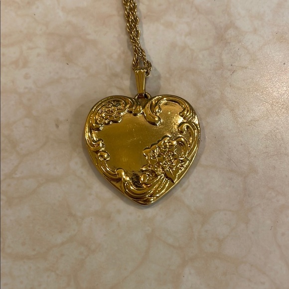 Vintage Ornate Gold Heart Necklace with Intricate Detailing - Picture 1 of 3